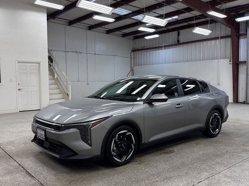 Used 2025 Kia K4 EX image 1