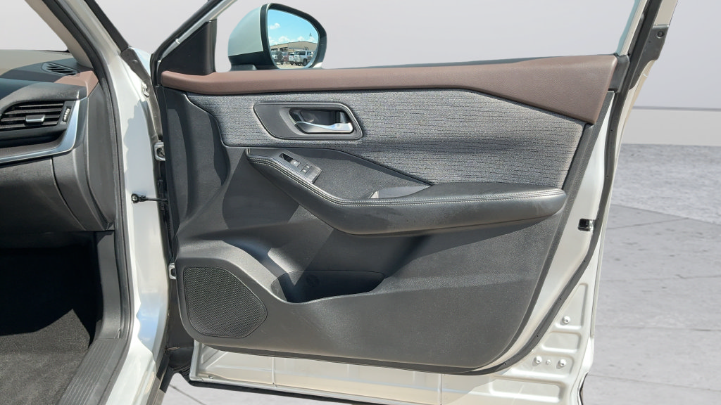 Used 2023 Nissan Rogue SV AWD/4WD image 22
