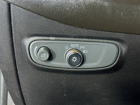 Used 2019 Chevrolet Equinox LT image 10