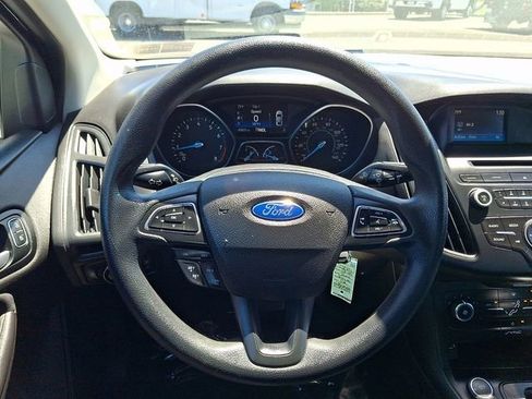 Used 2015 Ford Focus SE FWD image 19