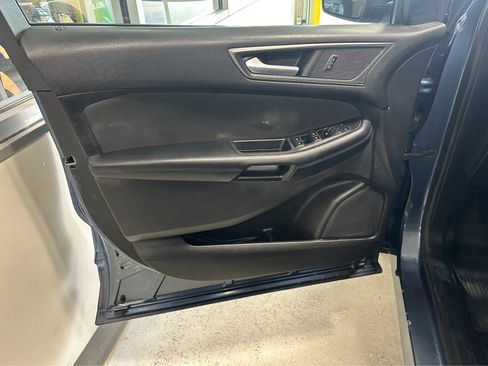 Used 2018 Ford Edge SE image 13