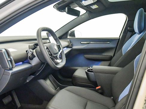 New 2026 Volvo EX30 Plus w/ Climate Package image 19