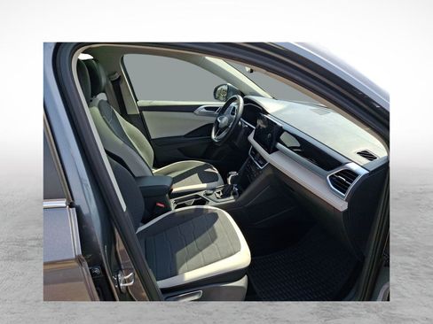 Used 2025 Volkswagen Taos SE AWD/4WD image 11