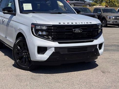 Certified 2025 Ford Expedition Platinum w/ Stealth Appearance Package AWD/4WD image 3