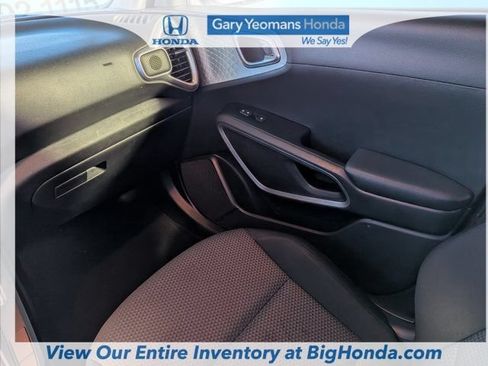 Used 2025 Kia Soul LX w/ LX Technology Package FWD image 15
