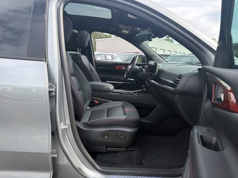 Used 2024 Chevrolet Traverse RS AWD/4WD image 34