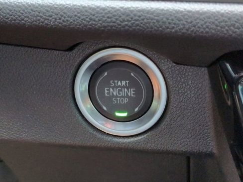 Used 2024 Chevrolet Traverse LT FWD image 28