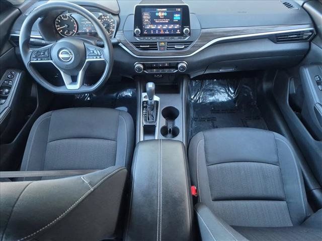 Used 2025 Nissan Altima 2.5 SV FWD image 16