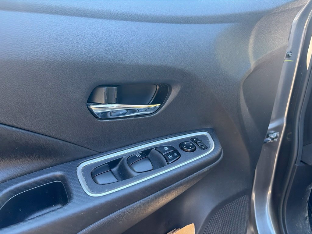 Used 2020 Nissan Versa SR w/ Convenience Package FWD image 11