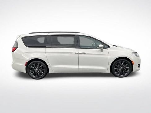 Used 2019 Chrysler Pacifica Limited w/ S Appearance Package FWD image 8