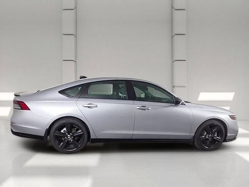 Used 2025 Honda Accord Sport image 38