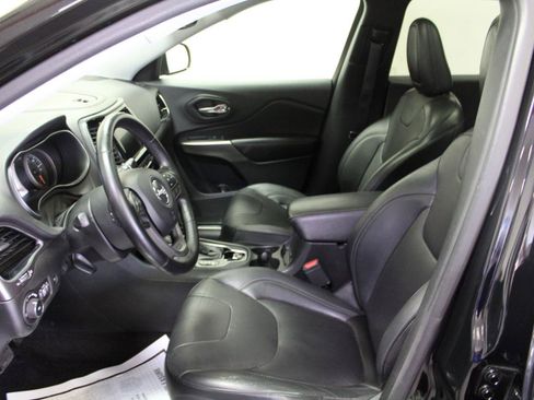 Used 2019 Jeep Cherokee Limited AWD/4WD image 20