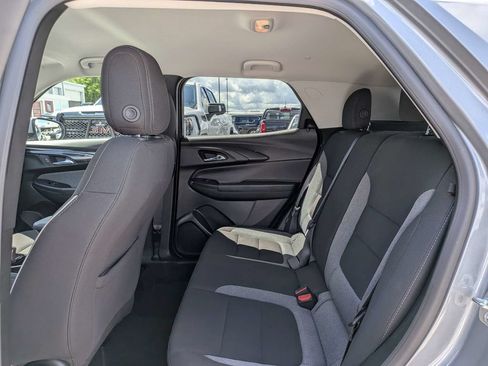 Used 2025 Chevrolet TrailBlazer LT AWD/4WD image 13