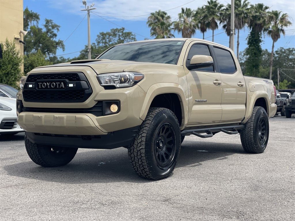 Used 2017 Toyota Tacoma TRD Sport w/ Tow Package RWD image 8