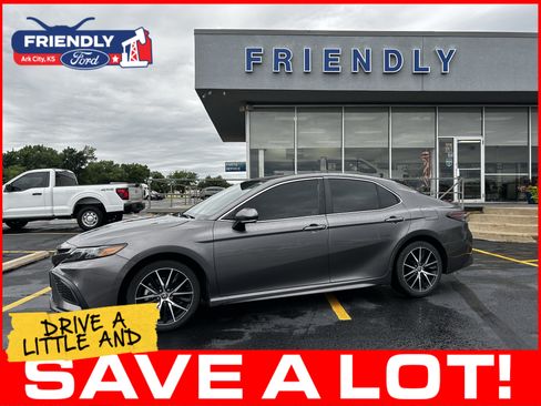 Used 2024 Toyota Camry SE FWD image 3