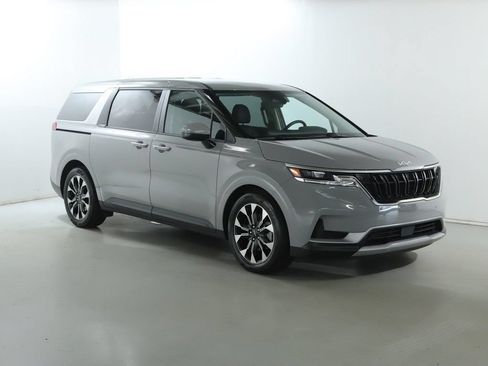 Used 2024 Kia Carnival EX FWD image 9