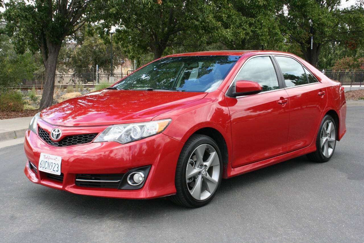 Used 2012 Toyota Camry SE w/ Leather Pkg FWD image 9