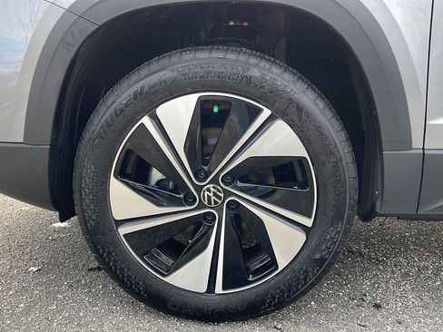 Used 2025 Volkswagen Taos SE AWD/4WD image 9