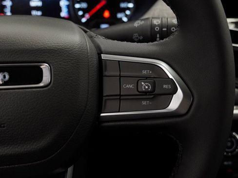 Certified 2025 Jeep Compass Latitude w/ Convenience Group image 33