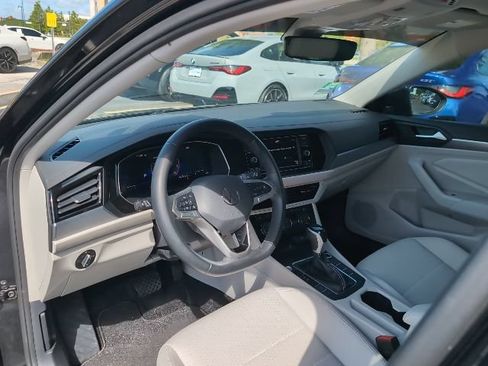 Used 2024 Volkswagen Jetta SE FWD image 8