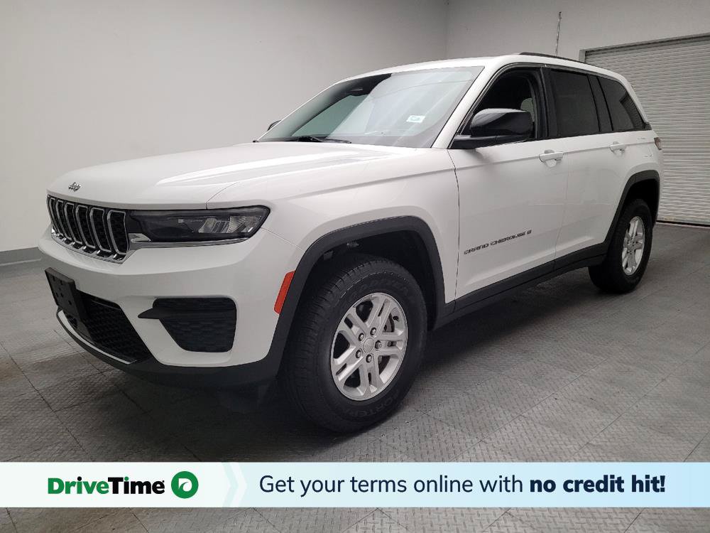 Used 2023 Jeep Grand Cherokee Laredo RWD image 1