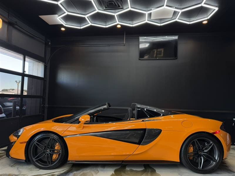 Used 2018 McLaren 570S Spider RWD image 3