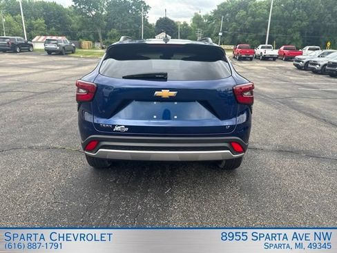 Used 2024 Chevrolet Trax LT w/ Driver Confidence Package FWD image 4