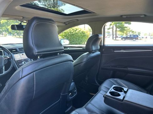 Used 2018 Ford Fusion Titanium AWD/4WD image 4