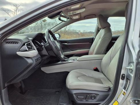 Used 2022 Toyota Camry XLE image 26