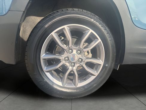 Used 2024 GMC Terrain SLT AWD/4WD image 11