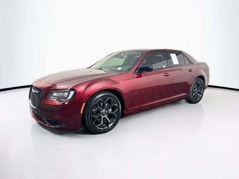 Used 2019 Chrysler 300 Touring w/ Sport Appearance Package RWD image 3