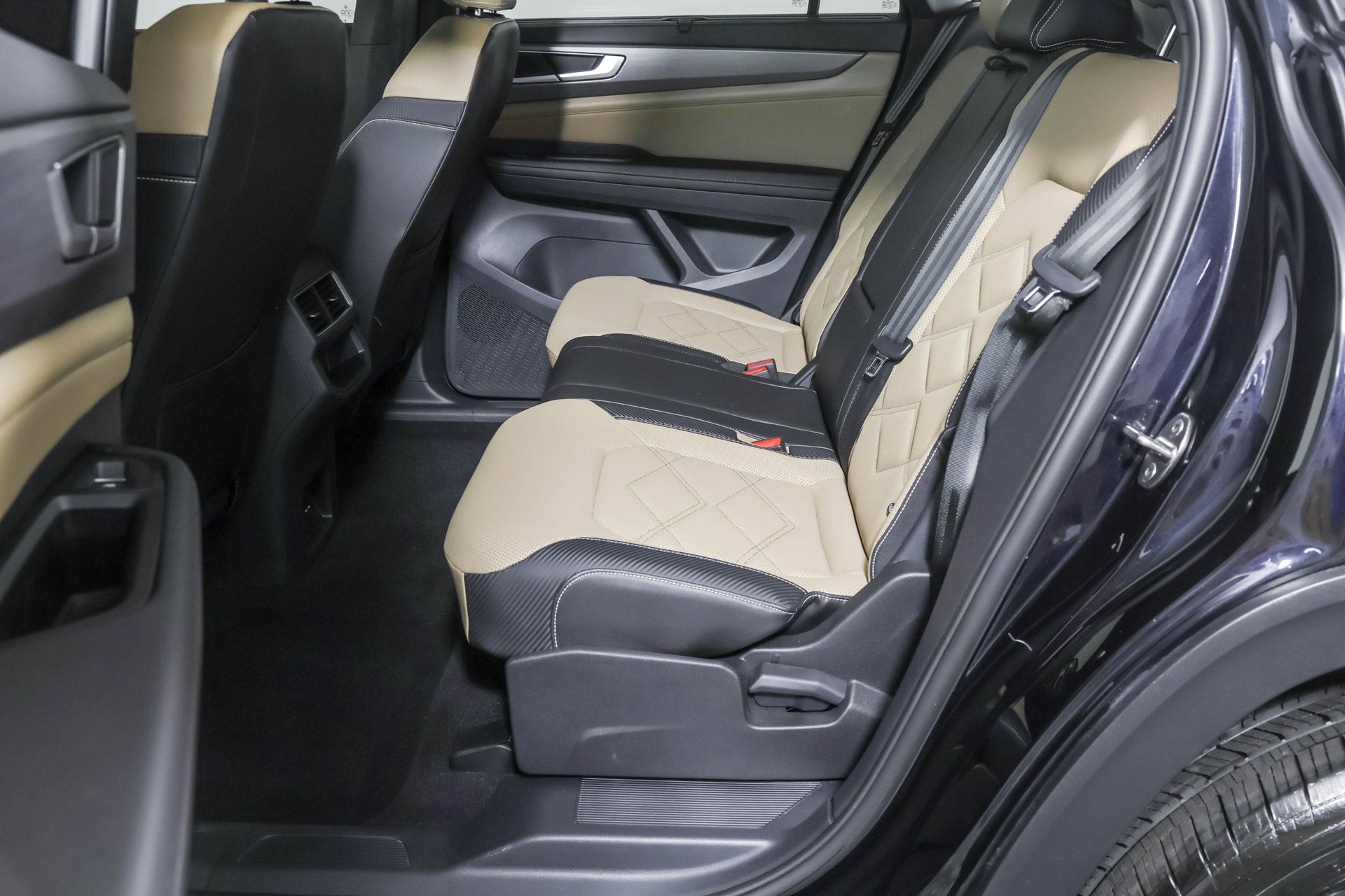 Used 2024 Volkswagen Atlas Cross Sport SE w/ Panoramic Sunroof Package AWD/4WD image 36