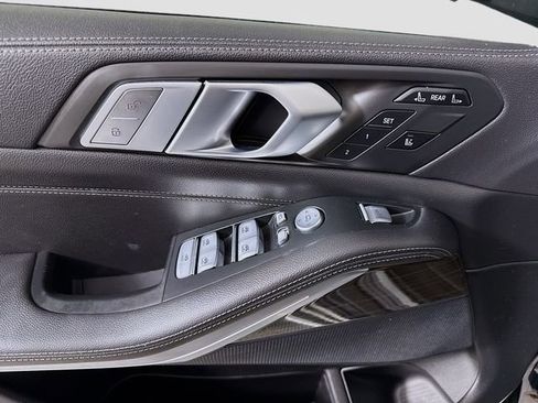 Used 2021 BMW X7 xDrive40i w/ Parking Assistance Package image 18