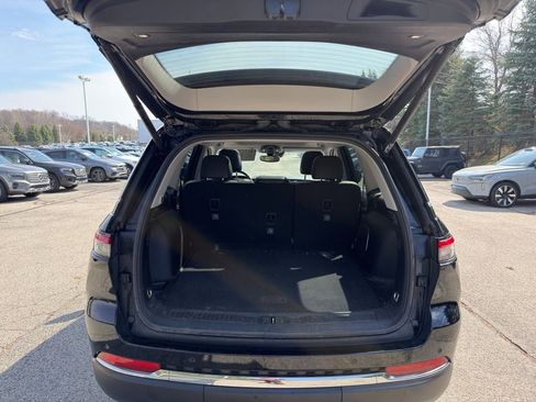 Used 2022 Jeep Grand Cherokee Limited image 39