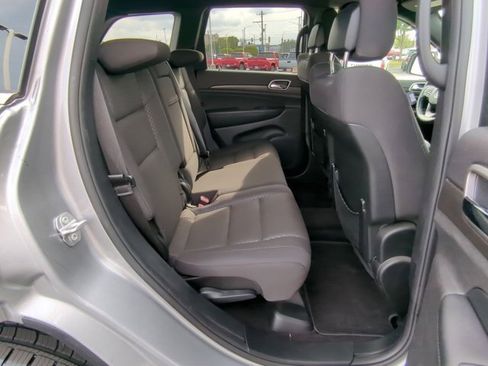 Used 2018 Jeep Grand Cherokee Laredo image 23