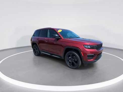 Used 2023 Jeep Grand Cherokee Limited w/ Luxury Tech Group II AWD/4WD image 2