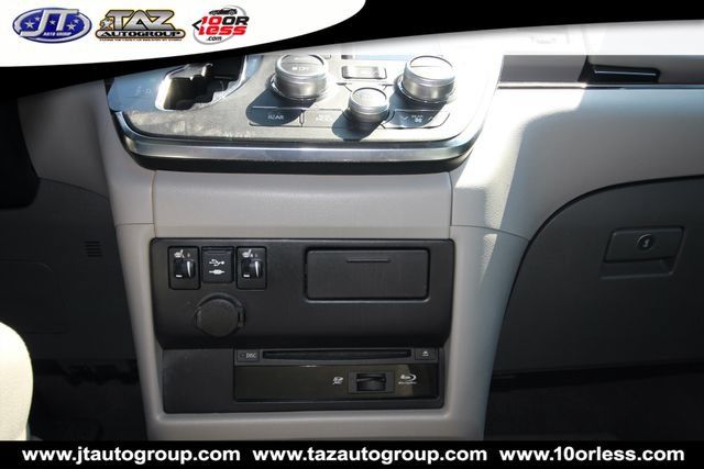 Used 2018 Toyota Sienna XLE Premium w/ Carpet Mat Package FWD image 21