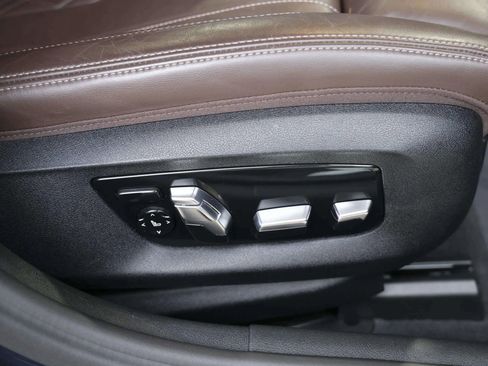 Used 2017 BMW 540i xDrive image 35