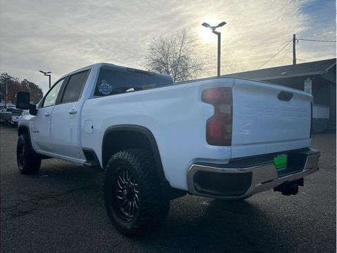 Used 2020 Chevrolet Silverado 2500 LT w/ Z71 Off-Road Package image 5