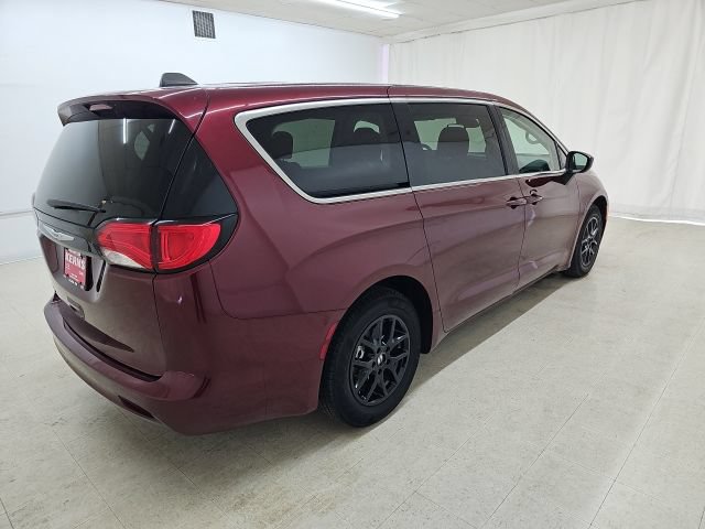 Used 2023 Chrysler Voyager LX FWD image 15