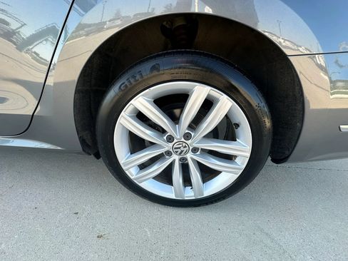 Used 2018 Volkswagen Passat 2.0T SE FWD image 34