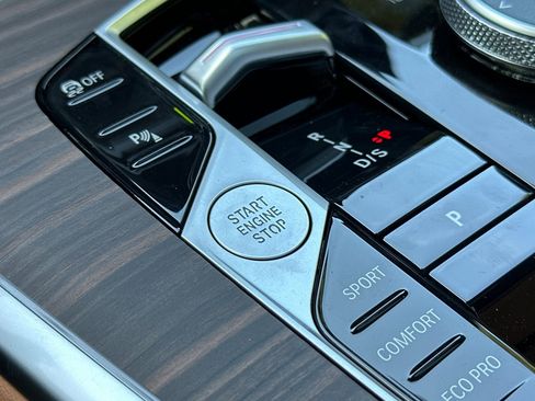 Certified 2025 BMW X7 xDrive40i w/ M Sport Package image 21