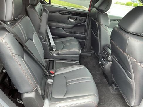 Used 2025 Honda Pilot TrailSport image 20