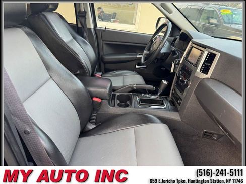 Used 2010 Jeep Grand Cherokee Laredo image 30