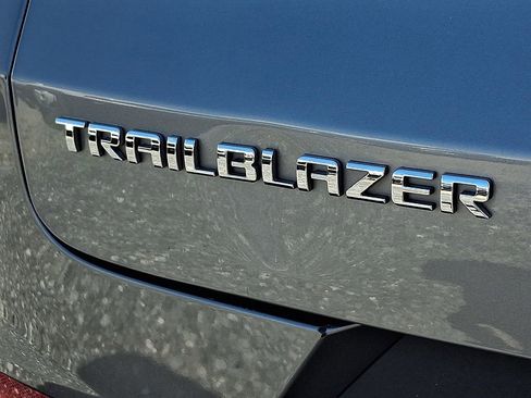Used 2024 Chevrolet TrailBlazer LT FWD image 24