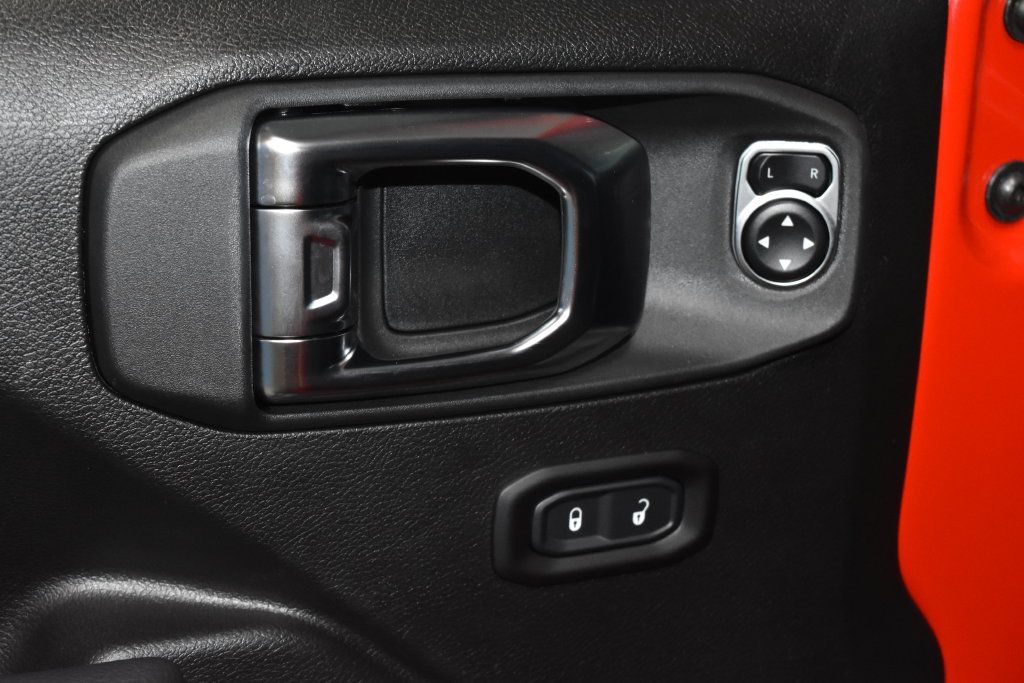 Used 2025 Jeep Wrangler Unlimited Rubicon w/ Convenience Group AWD/4WD image 5