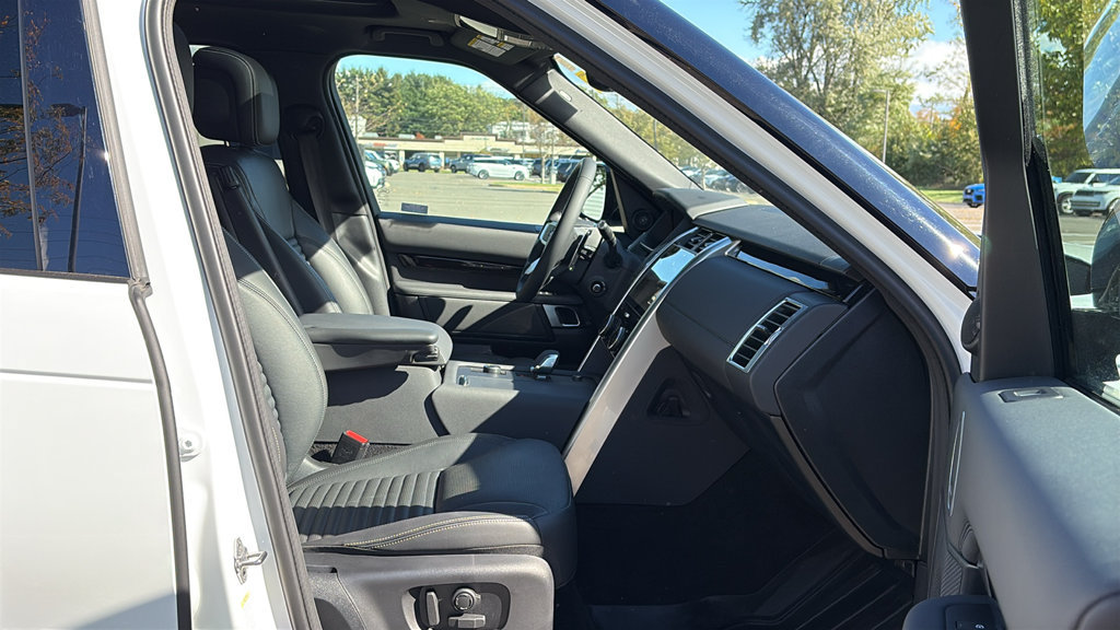 Used 2025 Land Rover Discovery S AWD/4WD image 24