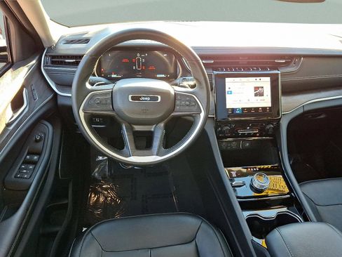 Certified 2022 Jeep Grand Cherokee Limited image 11