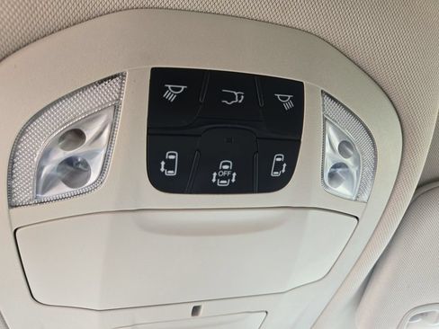 Used 2023 Chrysler Pacifica Touring-L FWD image 42