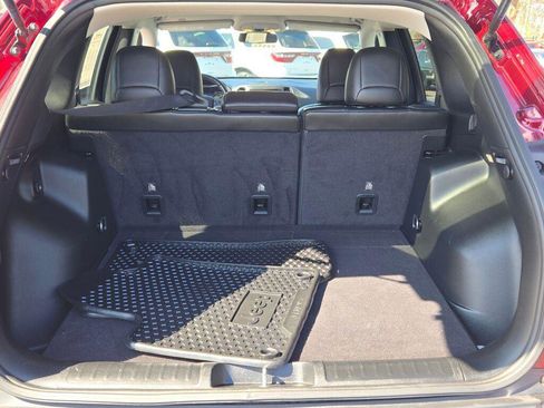 Used 2019 Jeep Cherokee Latitude Plus w/ Cold Weather Group image 13